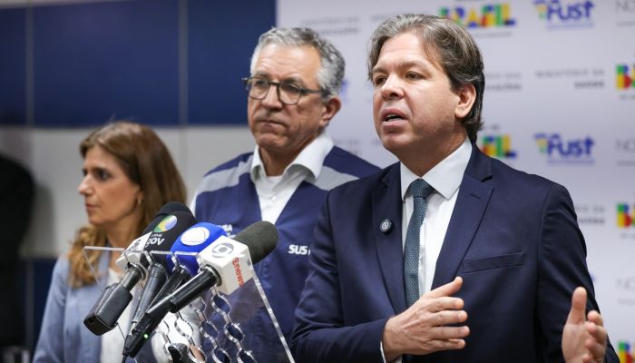 consultas, exames e cirurgias”, destacou a pasta. De acordo com o comunicado, a
